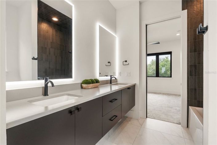 Image No.40-6 Bed House for sale