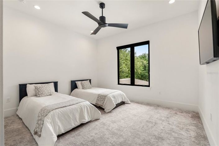 Image No.42-6 Bed House for sale