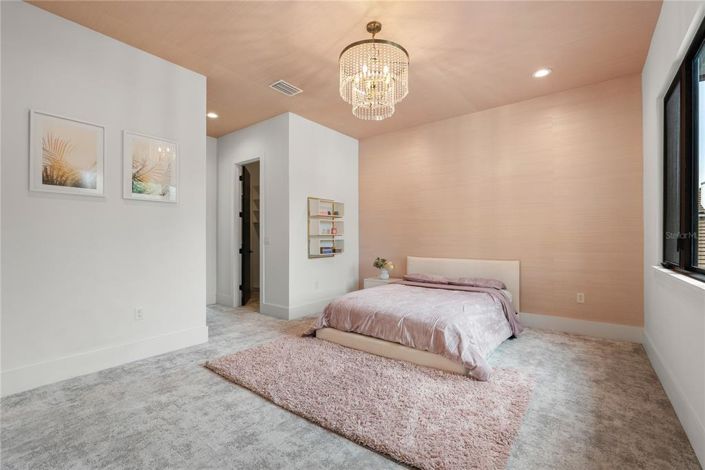 Image No.44-6 Bed House for sale