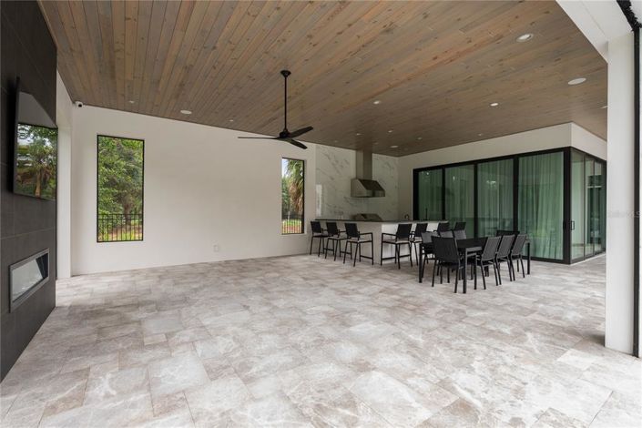 Image No.52-6 Bed House for sale