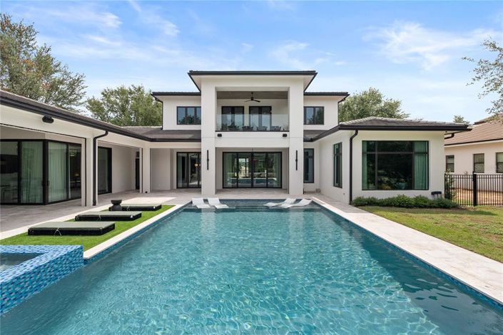 Image No.54-6 Bed House for sale