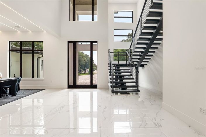 Image No.6-6 Bed House for sale