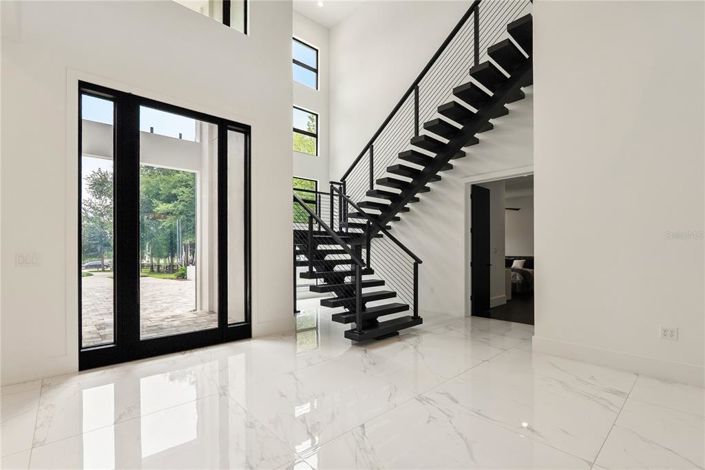 Image No.7-6 Bed House for sale