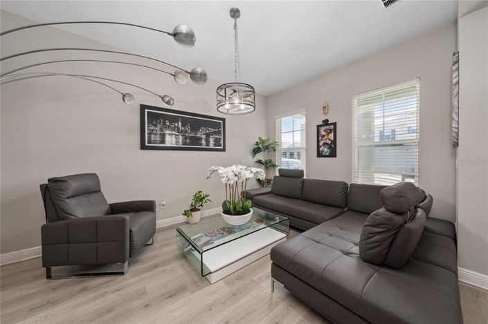Image No.3-5 Bed House for sale