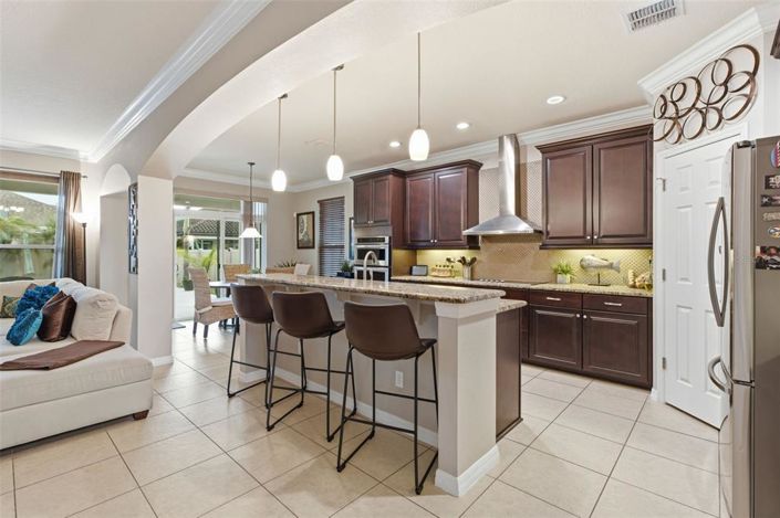 Image No.7-5 Bed House for sale