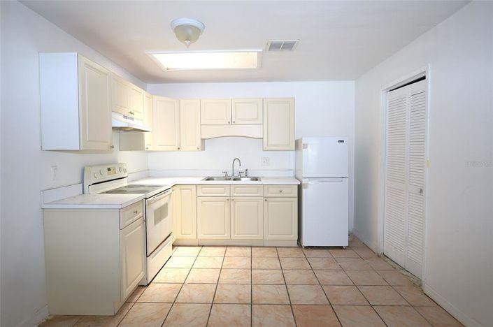 Image No.8-2 Bed Townhouse for sale