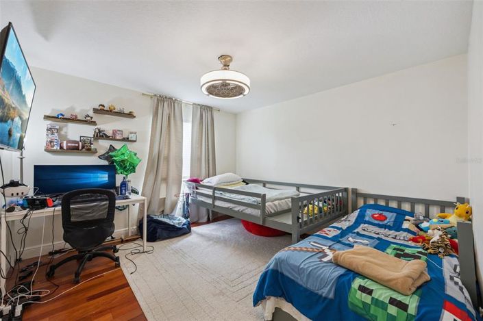 Image No.20-6 Bed House for sale