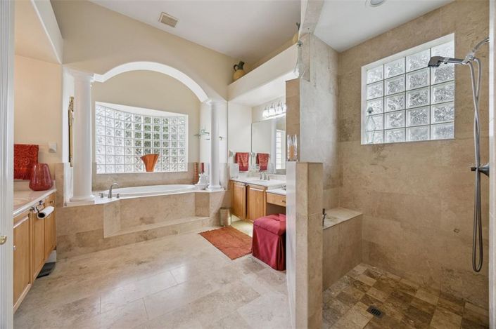 Image No.21-6 Bed House for sale