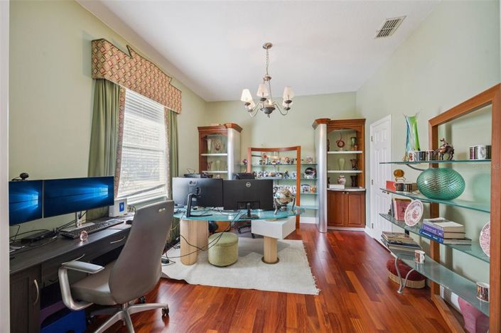 Image No.27-6 Bed House for sale