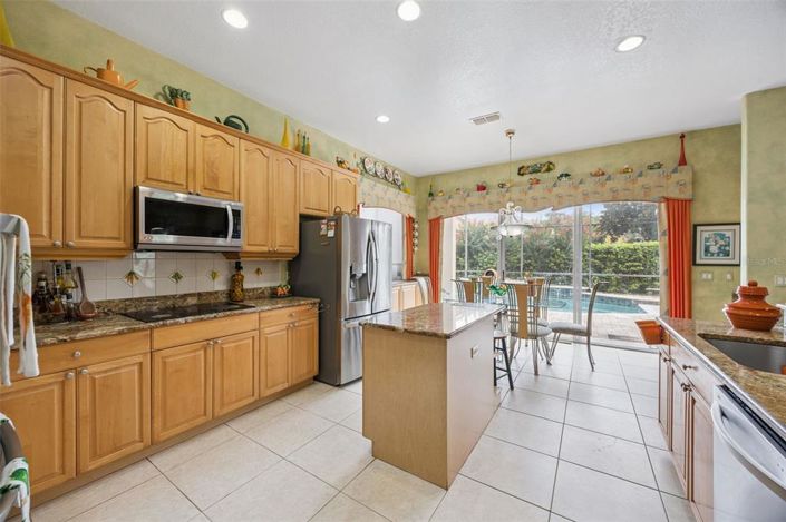 Image No.4-6 Bed House for sale
