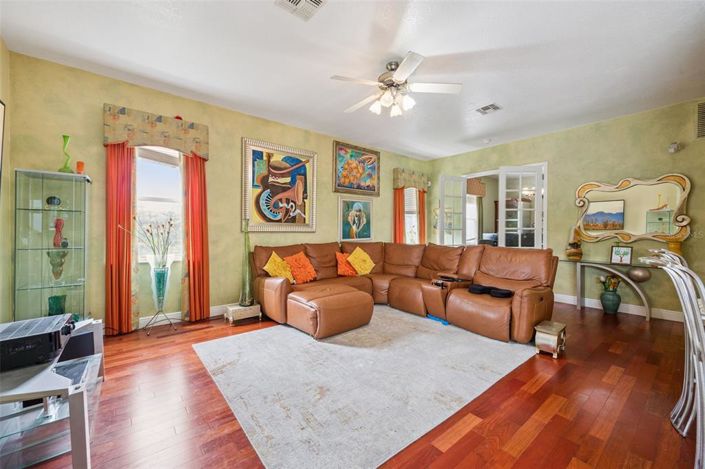 Image No.9-6 Bed House for sale