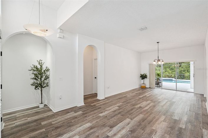 Image No.6-4 Bed House for sale