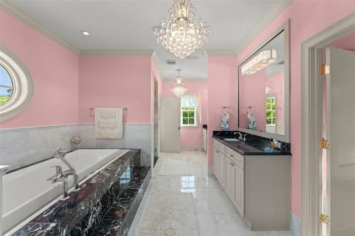 Image No.54-4 Bed House for sale