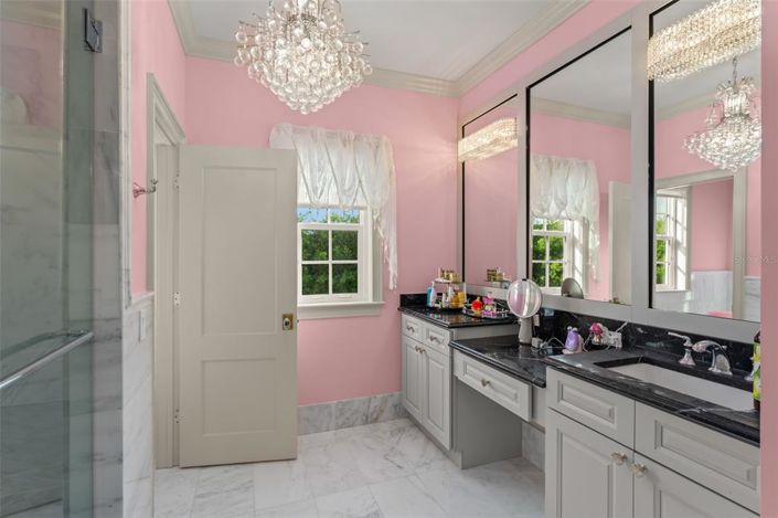 Image No.56-4 Bed House for sale