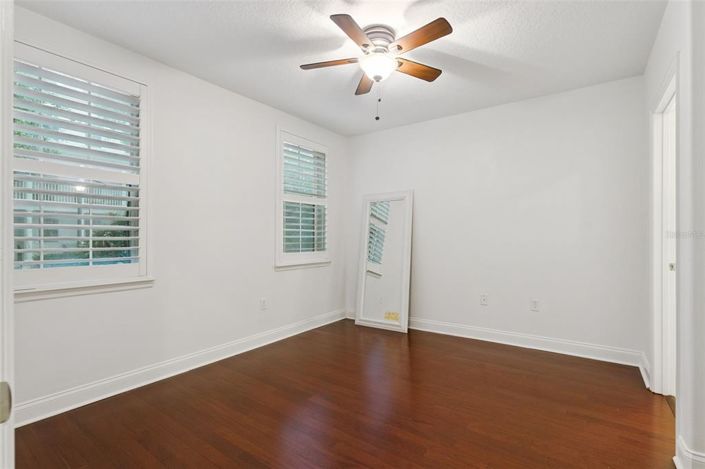 Image No.24-3 Bed Townhouse for sale