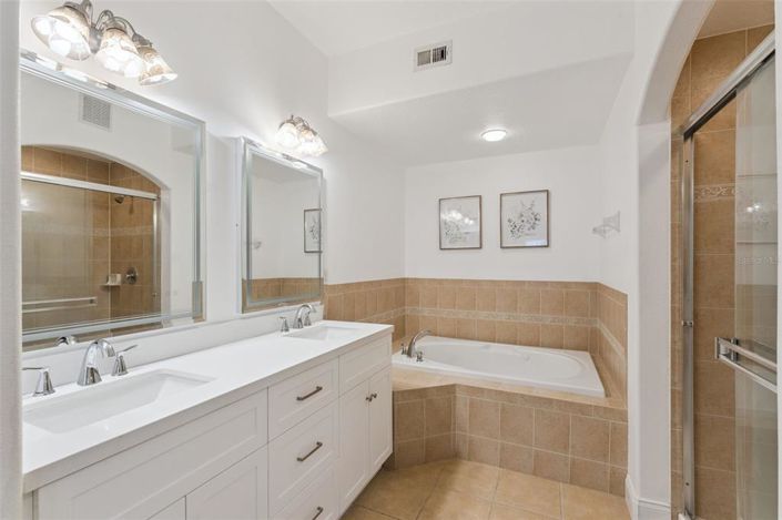 Image No.30-3 Bed Townhouse for sale