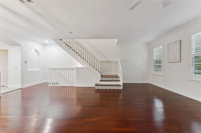 Image No.6-3 Bed Townhouse for sale