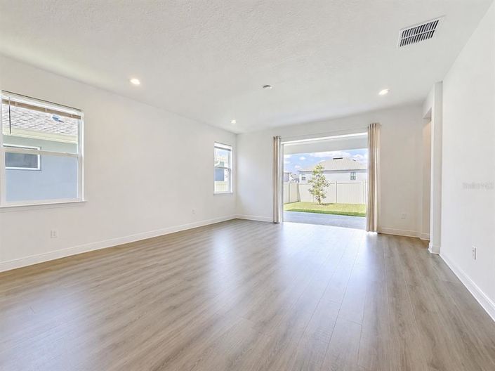 Image No.19-5 Bed House for sale