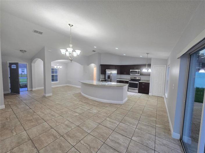 Image No.2-4 Bed House for sale