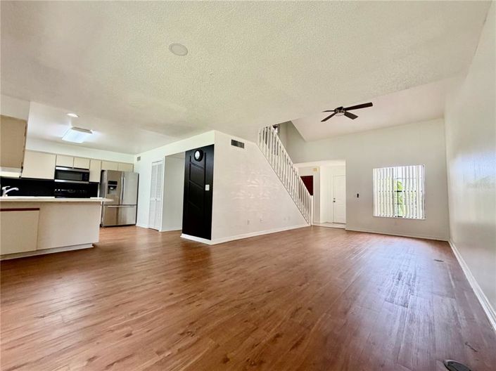 Image No.6-2 Bed Townhouse for sale