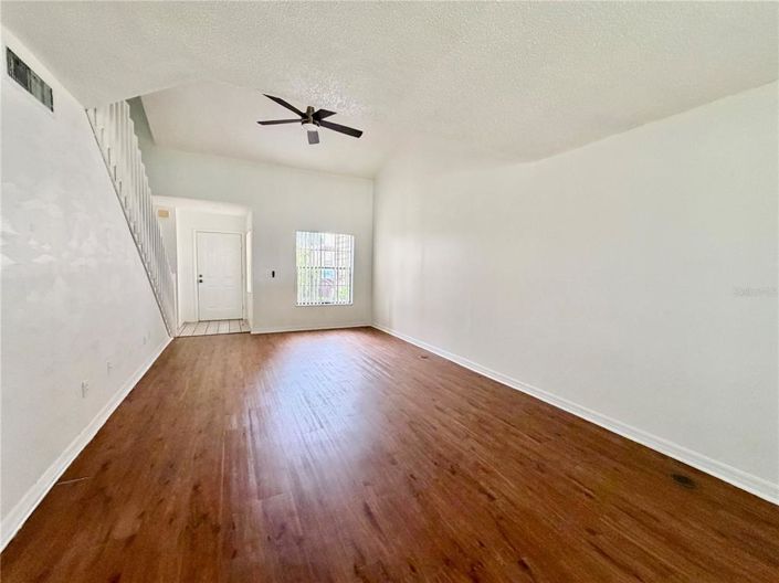 Image No.8-2 Bed Townhouse for sale