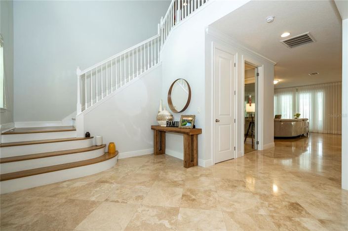 Image No.9-7 Bed House for sale