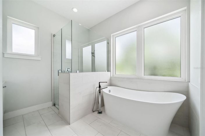 Image No.21-5 Bed House for sale