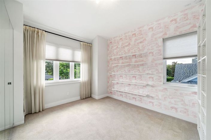 Image No.28-5 Bed House for sale