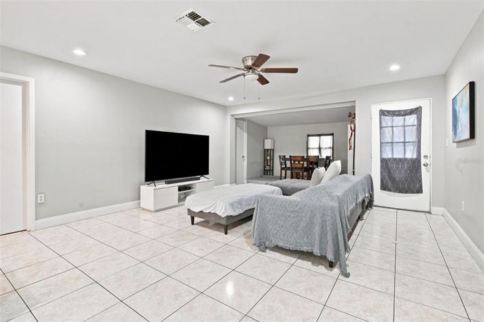 Image No.9-3 Bed House for sale