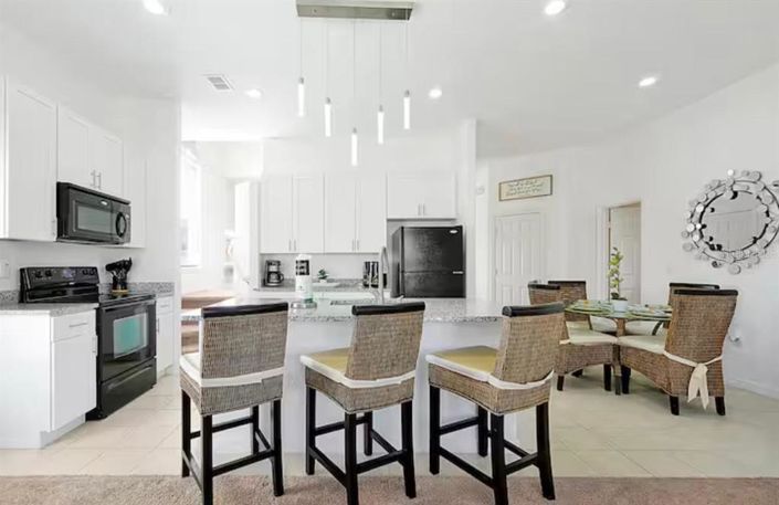 Image No.8-5 Bed House for sale