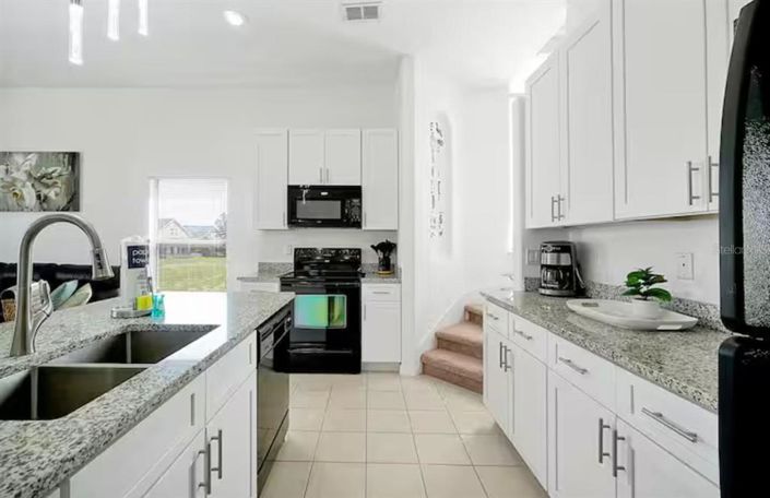Image No.9-5 Bed House for sale
