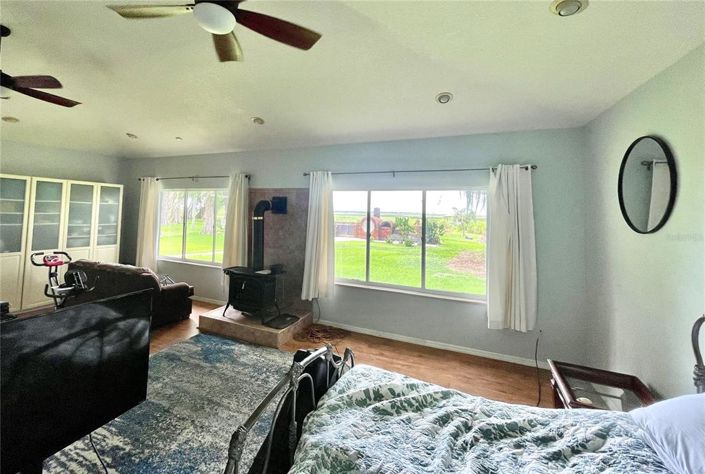 Image No.8-5 Bed House for sale