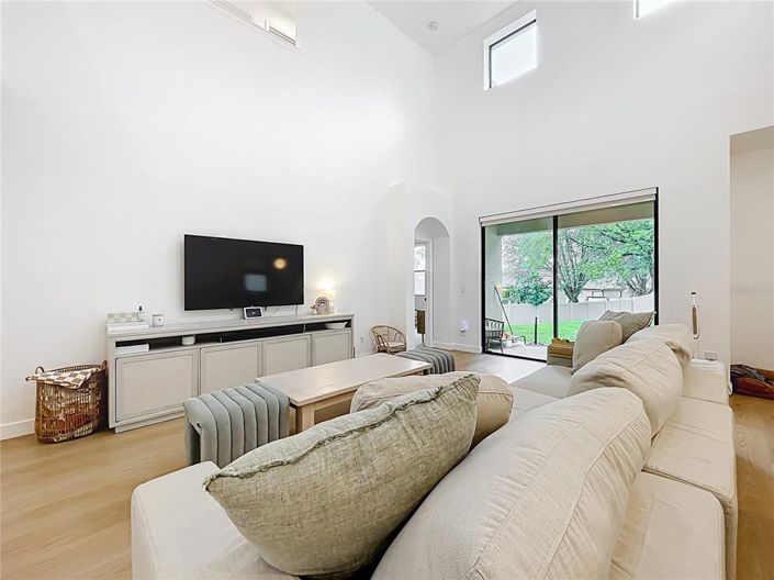 Image No.20-5 Bed House for sale