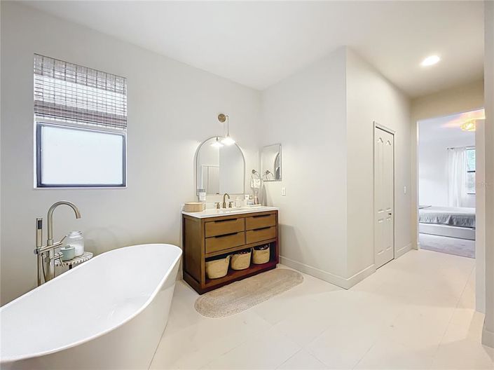 Image No.41-5 Bed House for sale