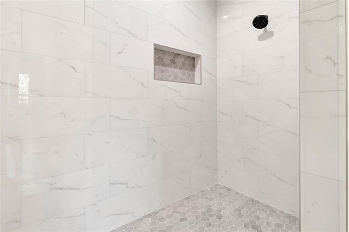Image No.18-4 Bed House for sale