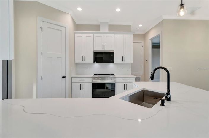 Image No.8-4 Bed House for sale