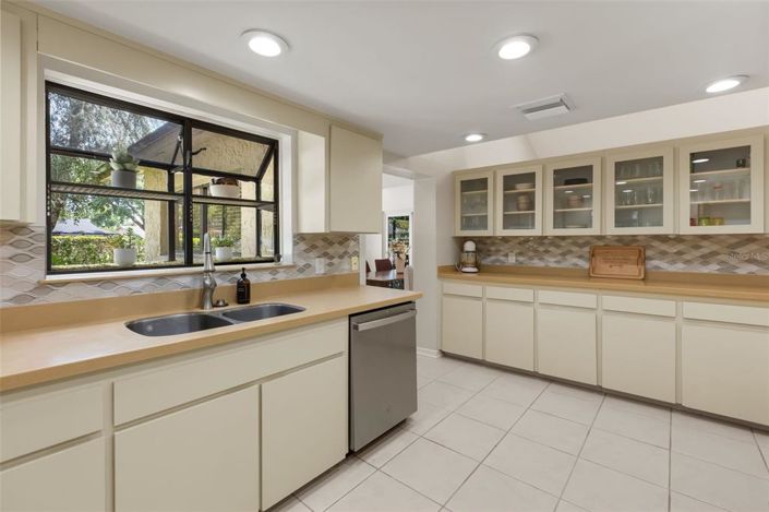 Image No.21-5 Bed House for sale