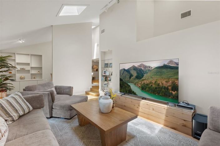 Image No.5-5 Bed House for sale