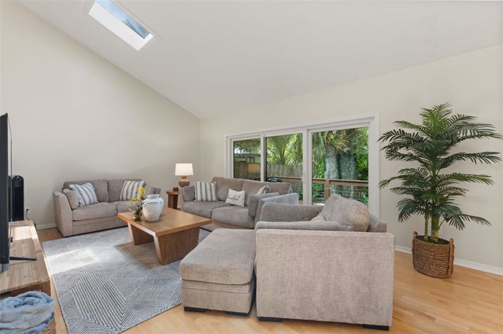 Image No.7-5 Bed House for sale