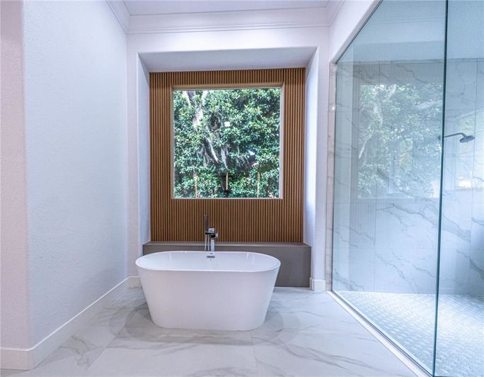 Image No.14-6 Bed House for sale