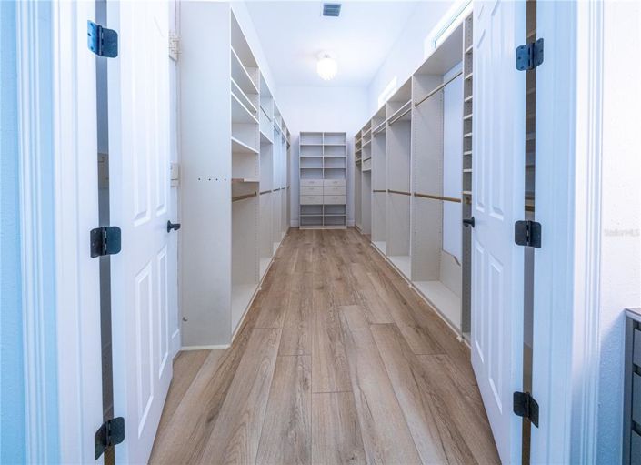 Image No.18-6 Bed House for sale
