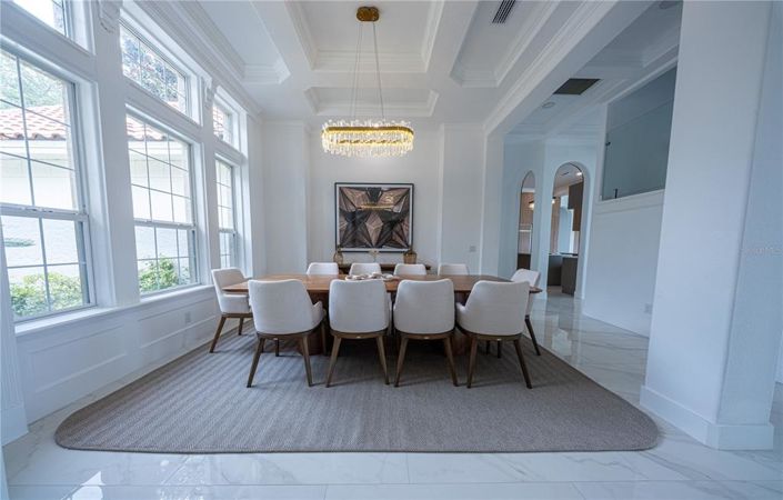 Image No.5-6 Bed House for sale