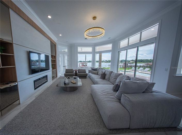 Image No.9-6 Bed House for sale
