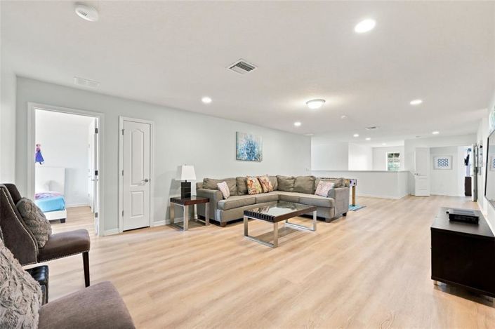 Image No.35-8 Bed House for sale
