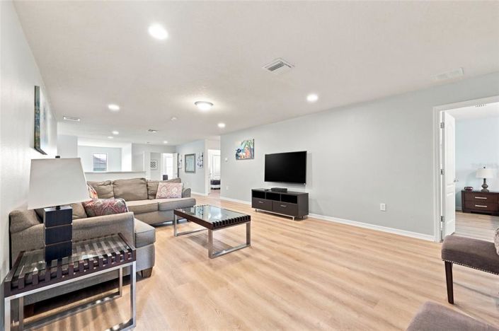 Image No.38-8 Bed House for sale