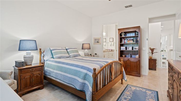 Image No.25-2 Bed Villa for sale