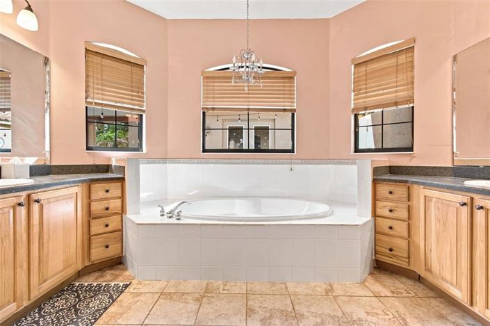 Image No.23-4 Bed House for sale