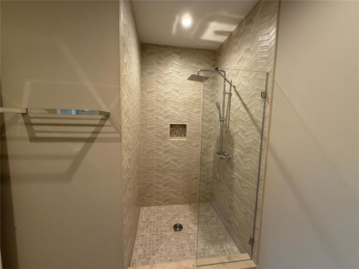Image No.17-4 Bed Townhouse for sale