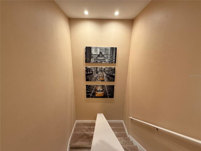 Image No.19-4 Bed Townhouse for sale