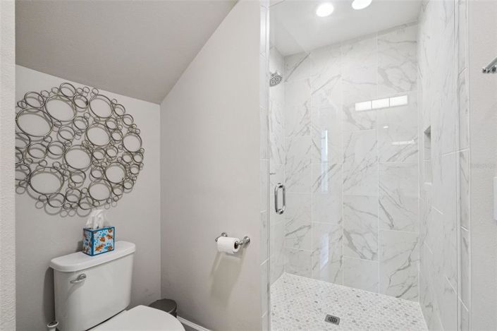Image No.8-5 Bed House for sale
